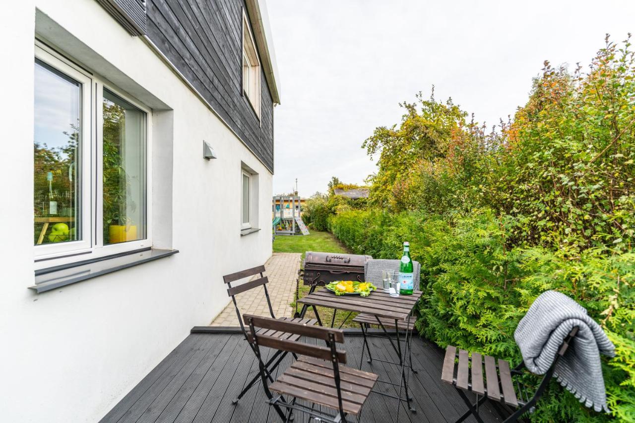Family Garden Apartments With Free Private Parking & Playground Riga Exterior photo