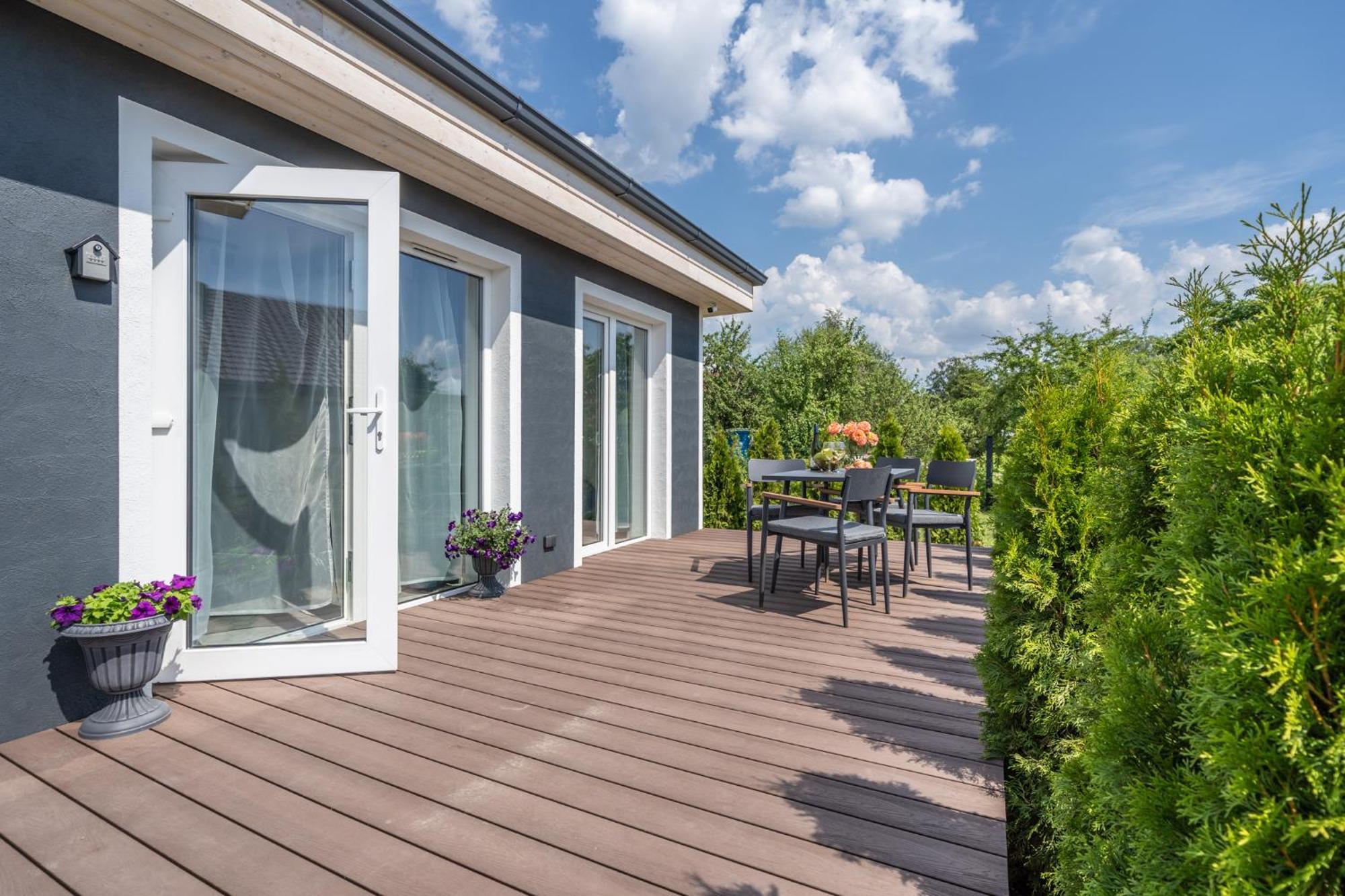 Family Garden Apartments With Free Private Parking & Playground Riga Exterior photo